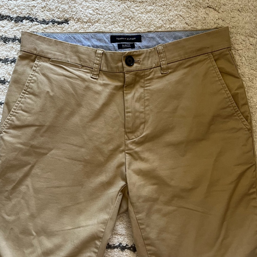 MEN’s Tommy Hilfiger Slim Fit Khaki